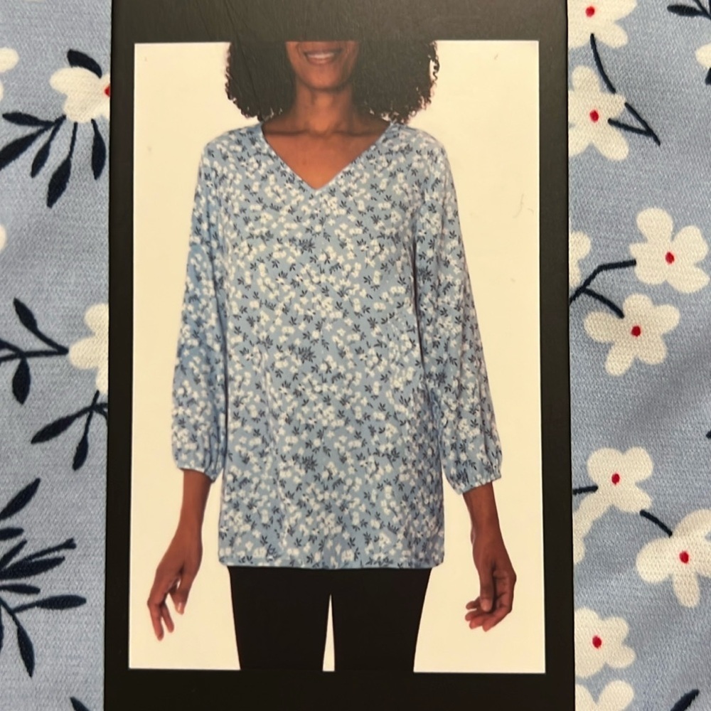 NWT Women's Mario Serrani V-Neck Tunic stain Top white blue floral